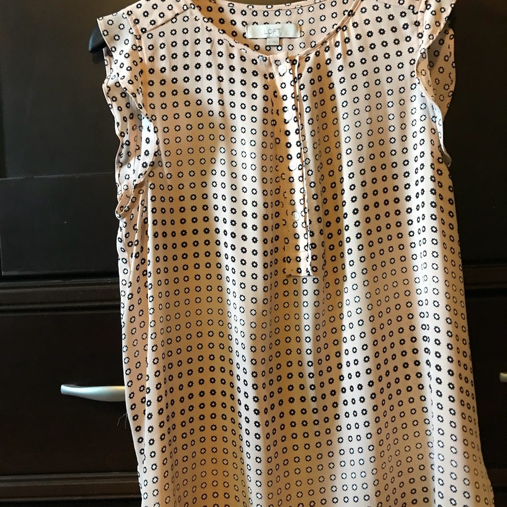 Short sleeved ruffle top